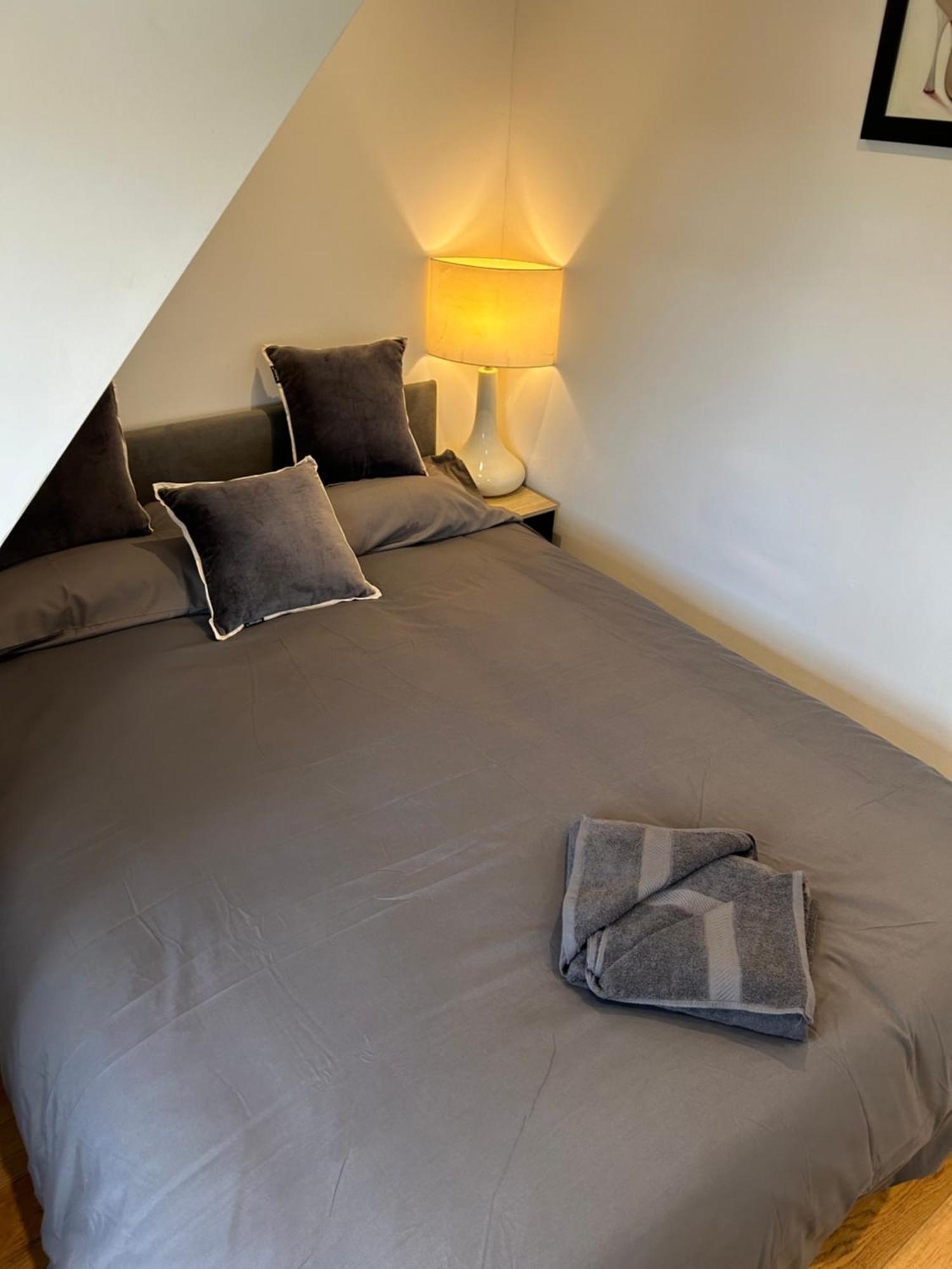 Luxury Penthouse Appartment Cobham  Exterior foto